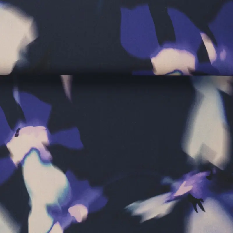 Solange Der Vorrat Reicht VISCOSE BLURRY FLOWERS navy