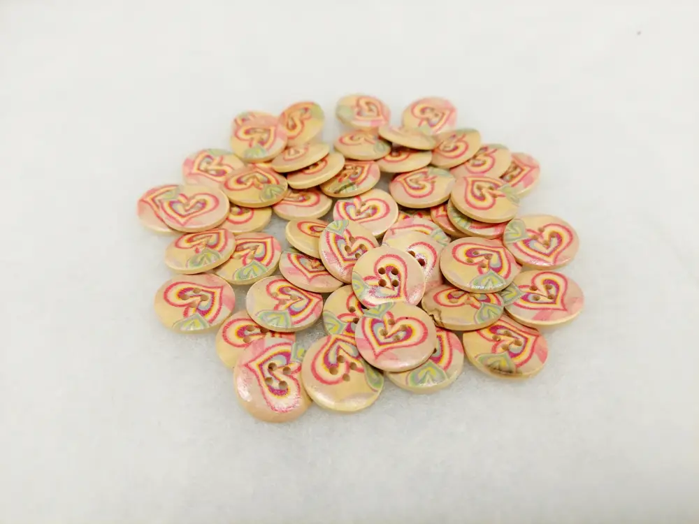 Angebot Röllchen mit 50 Holz-Knöpfen Herzen - pink/grün 20mm