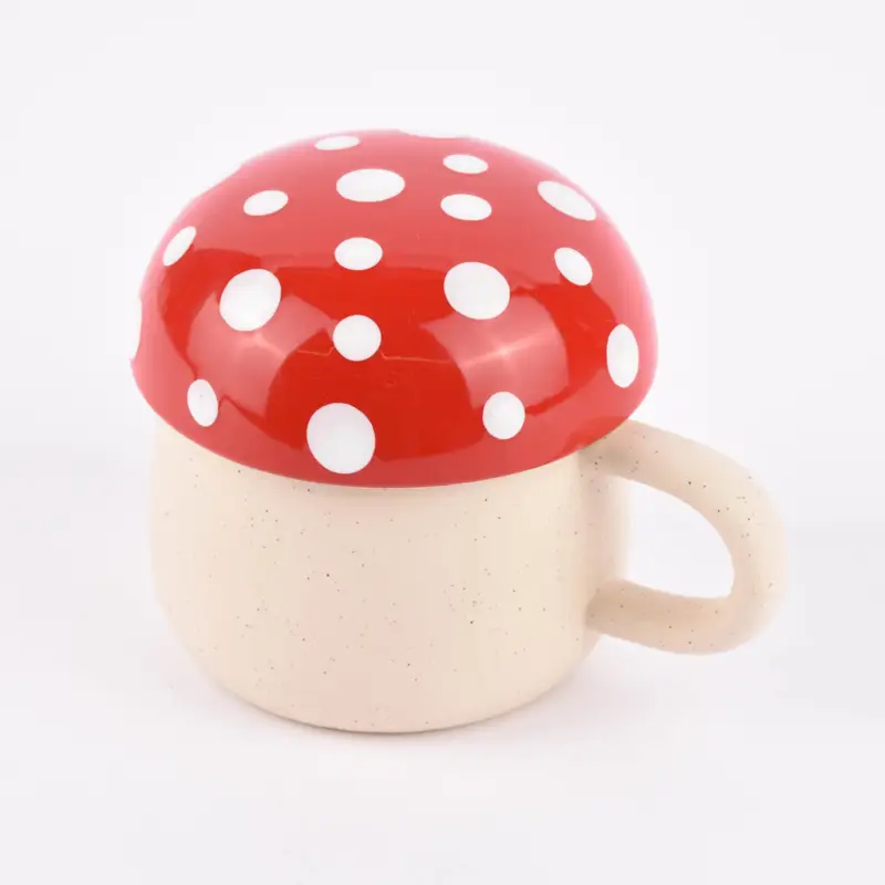 Rabatt Sass & Belle Tasse mit Deckel Pilz Steinzeug beige rot weiß 320ml