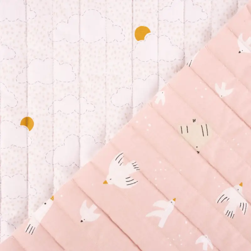 Steppstoff Baumwolle Wazou Noug Vögel Wolken Sonne beidseitig rosa weiß 1,50m Breite Angebot
