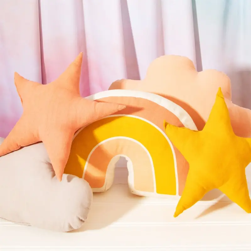 Neue Ware Kinderkissen Regenbogen aus Baumwolle creme rosa currygelb 39x25cm von Sass & Belle