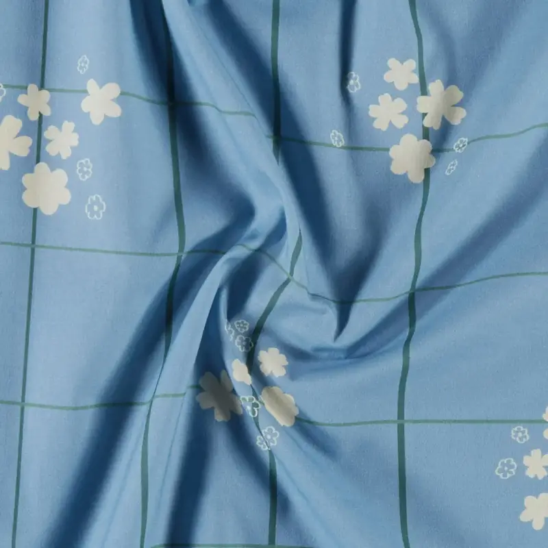 Nur Heute 100 % gewebte Baumwolle, hellblau med Karos und Blumen